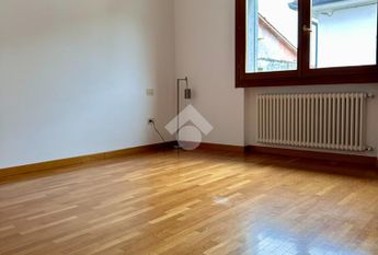 Porzione di bifamiliare in affitto