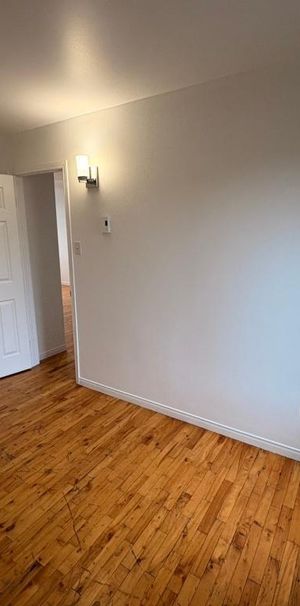 5 1/2 + entrée privée à louer - Photo 1