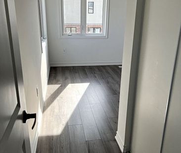 For Lease - 12 PUMPKIN CORNER Crescent, Barrie, Ontario - Photo 3