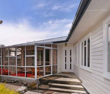 Sunny Family Home in Popular Location - Photo 3