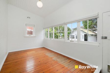 Wonderfully Presented Three Bedroom House - Photo 2