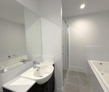 Spacious 4-Bedroom Family Home in Quiet Location - Photo 3