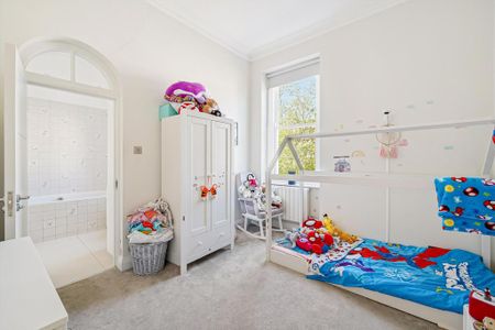 5 bedroom semi-detached house to rent - Photo 2