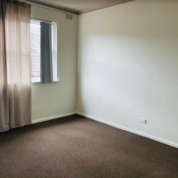 SPACIOUS ONE BEDROOM UNIT AVAILABLE NOW! - Photo 1