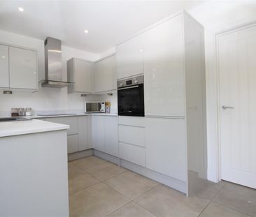 Morpeth Avenue, Borehamwood - Photo 5