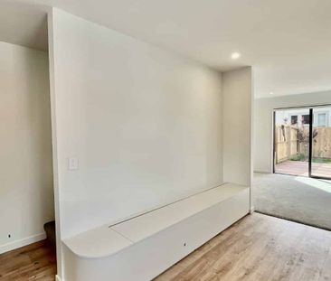 Modern, Low-Maintenance Living – Electricity Included in the Rent! - Photo 5