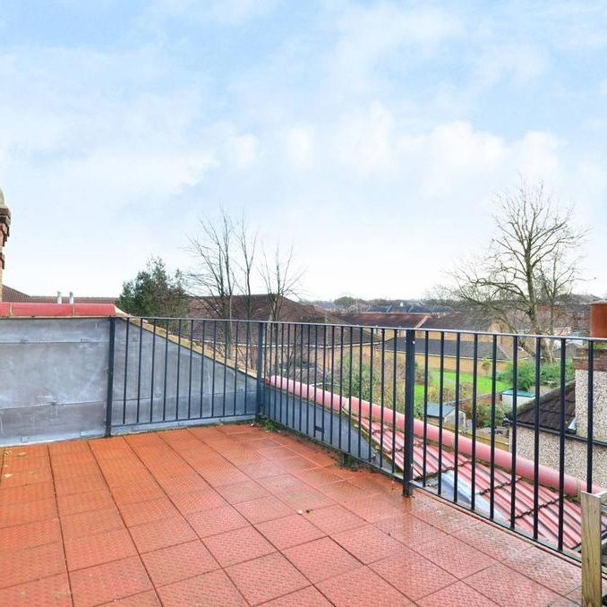 2 bedroom maisonette to rent - Photo 1