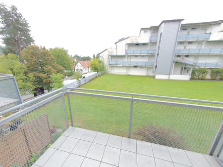 Gemütliche 1-Zimmer-Wohnung mit Balkon im 1. Stock - Photo 2
