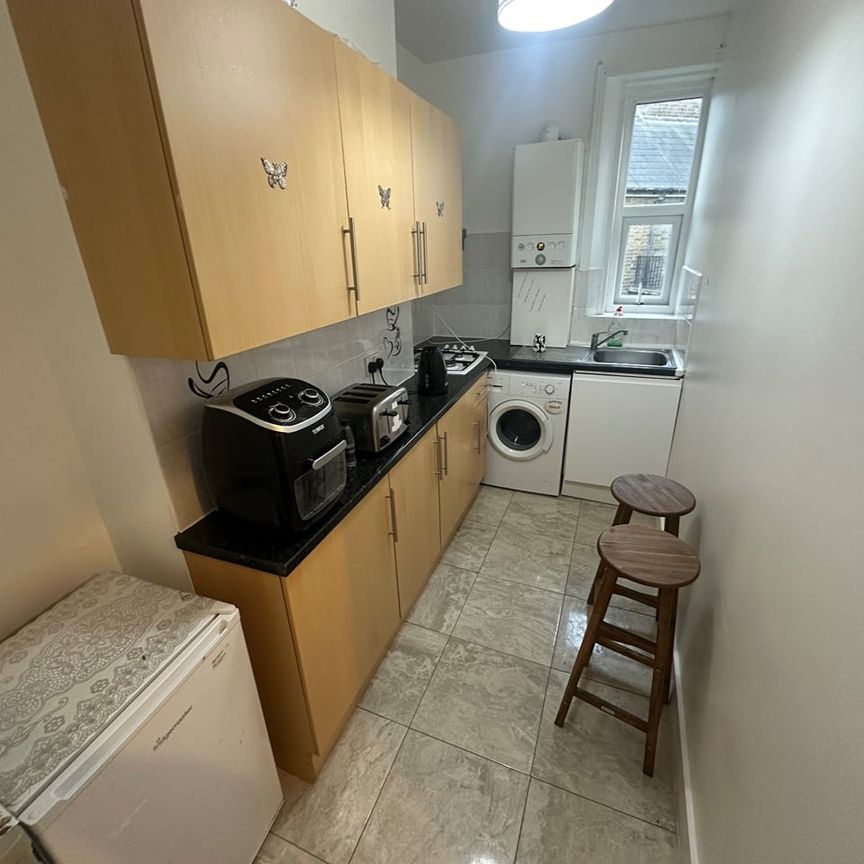 Room in a Shared House, Brecknock Road, N19 - Photo 1