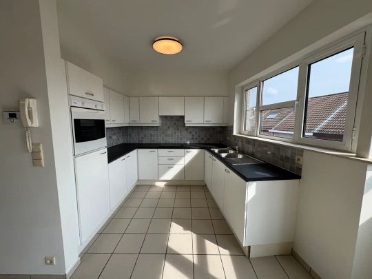 Instapklaar 2slpk appartement met staanplaats in Willebroek - Photo 1