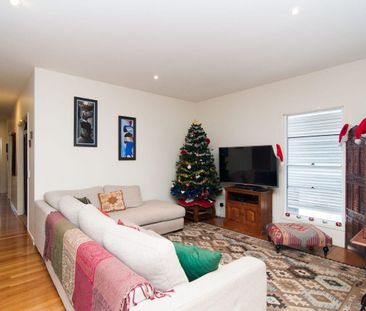 Privacy & Convenience in the Heart of Rosalie – Walk to Everything! - Photo 1