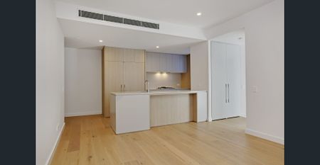 Oversized balcony and full size kitchen! - Photo 3