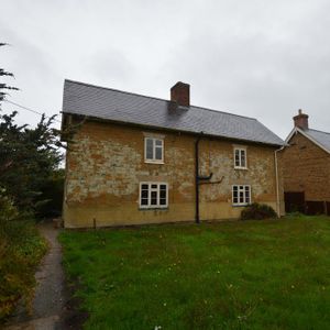 2 bedroom cottage to rent - Photo 2