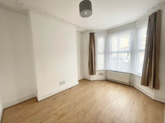 Sibley Grove, London - Photo 1