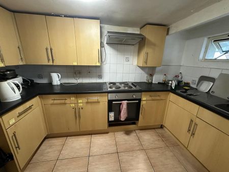1 bedroom in a house share to rent - Photo 4