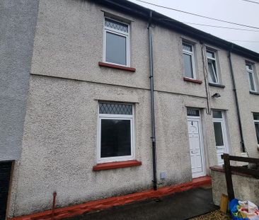 3 bedroom terraced house to rent - Photo 4