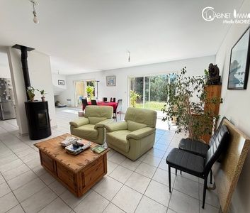 Location Maison 5 pièces 151m² ST CYR SUR MER 83270 - Photo 2