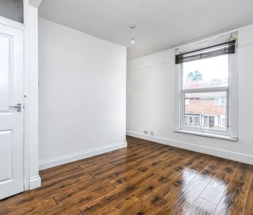 3 Bed Terraced House, Dawlish Road, E10 - Photo 4