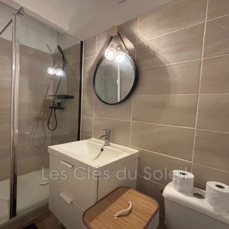 Location appartement studio 23 m² Hyères - Photo 4