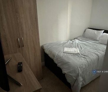 5 bedroom semi-detached house to rent - Photo 3