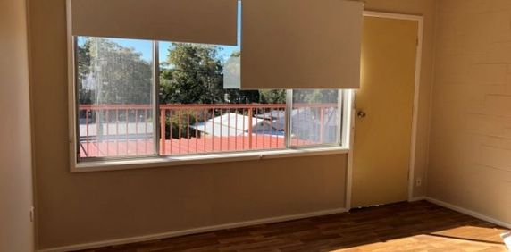 Recently renovated one bedroom unit - Photo 2
