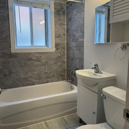 GRAND 3 1/2 À LOUER, CÔTE-DES-NEIGES, 1ER AVRIL - Photo 3