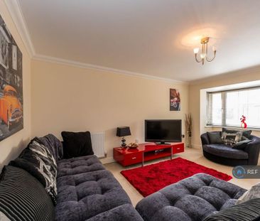 4 bedroom semi-detached house to rent - Photo 6