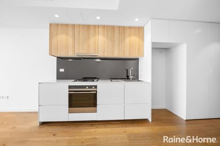 Stylish One Bedroom Apartment In Prime Location - Photo 2