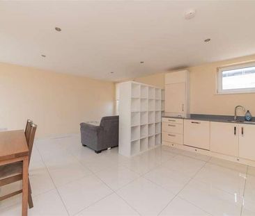 Lodge Lane, London, N12 - Photo 1
