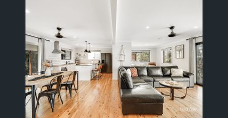 Spacious Family Home for Rent in Mount Lofty - Photo 4