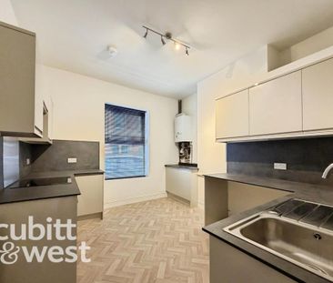 2 bedroom end of terrace house to rent - Photo 2