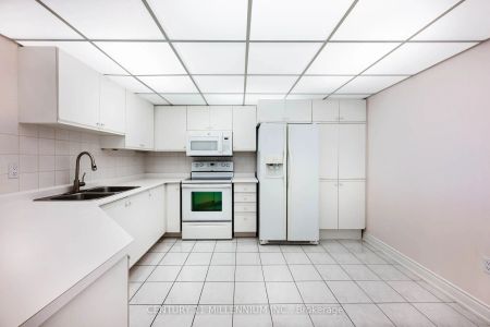 20 Mcfarlane Drive #1708 - Photo 3