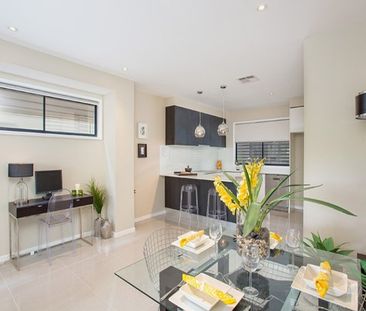 Three Level Executive Townhouse - Photo 5