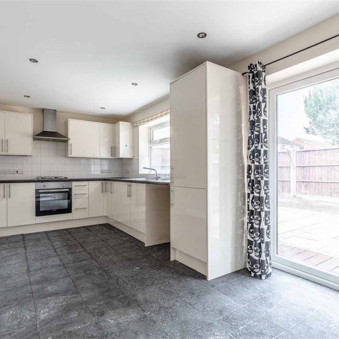 3 bed semi-detached bungalow to rent in Trewarden Avenue, Iver Heath, SL0 - Photo 1