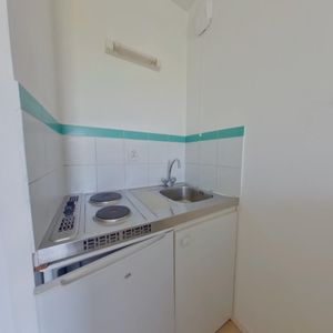 Location Appartement 1 pièce 21m² POITIERS 86000 - Photo 2