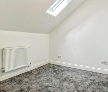 4 bedroom semi-detached house to rent - Photo 4