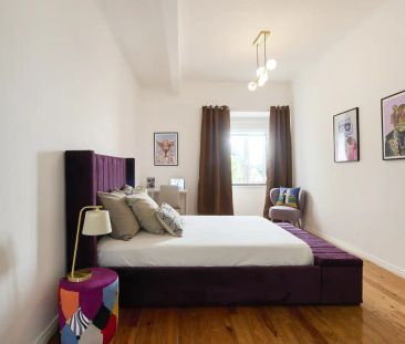 Room in a shared 13-bedroom apartment for rent in Lisbon. - Foto 5