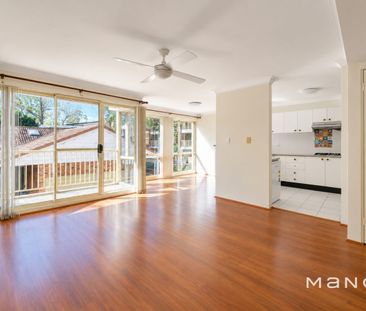 Spacious Three-Bedroom Townhouse in a Convenient Dundas Valley Setting - Photo 6