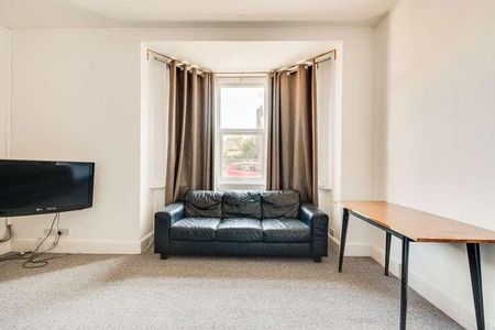 St Martins Terrace, Canterbury, CT1 - Photo 2