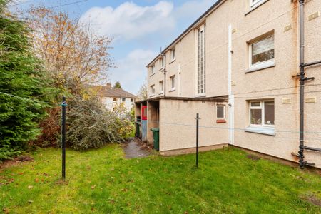 2 Bedroom Flat for Rent on Langton Road in Edinburgh - Photo 3