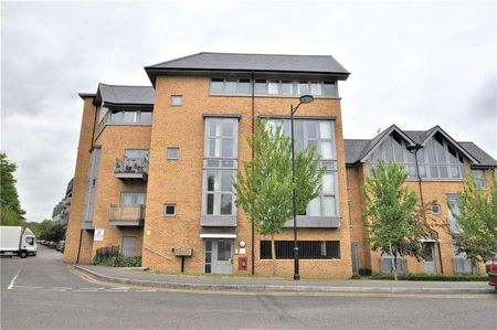 Meadow Court, St Andrews Close, Canterbury, CT1 - Photo 3