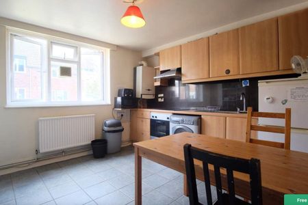 Room in a Shared House, Mcdermott Close, SW11 - Photo 4