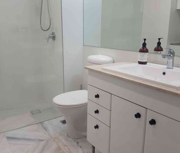 Elizabeth Bay - Photo 5