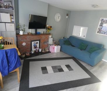 2 bedroom end of terrace house to rent - Photo 6