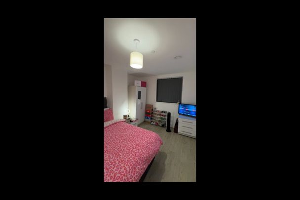 1 Bed Flat, Furness Quay, M50 - Photo 1