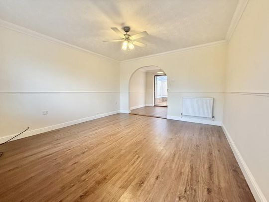 4 bedroom detached house to rent - Photo 1