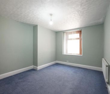 3 bedroom end of terrace house to rent - Photo 5