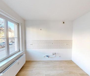 Lichterhellte 2-Raum-Wohnung mit Wannenbad - Foto 4