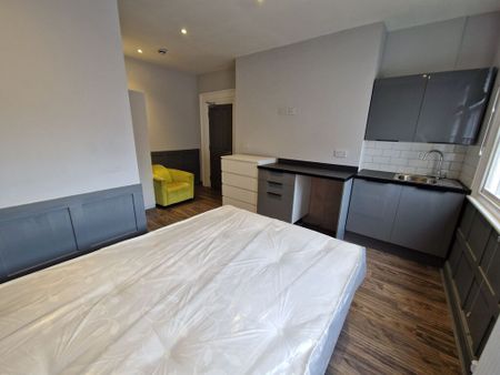 7 Bed Student Accommodation - Photo 2