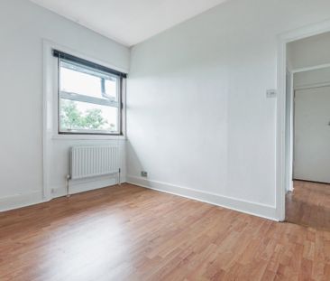 Flat to rent - Shooters Hill Road, London, SE3 - Photo 2